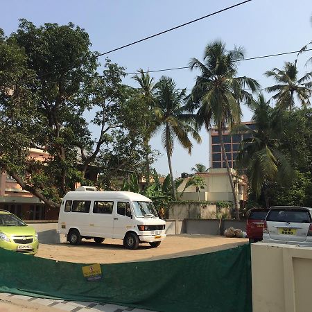 Mega Tourist Home Palarivattom Kochi Exteriér fotografie